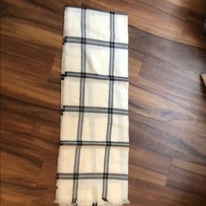 white and black plaid scarf